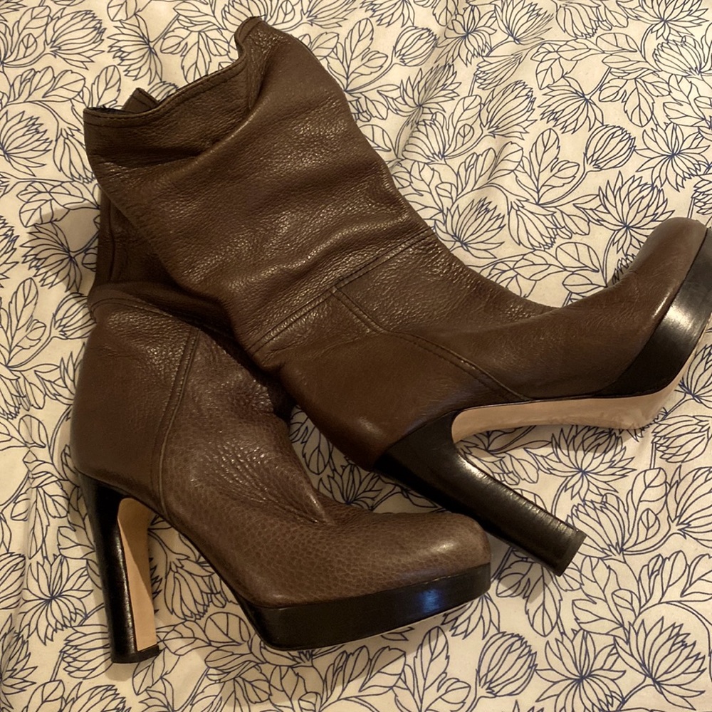Miu Miu brown leather high heeled boots 😍